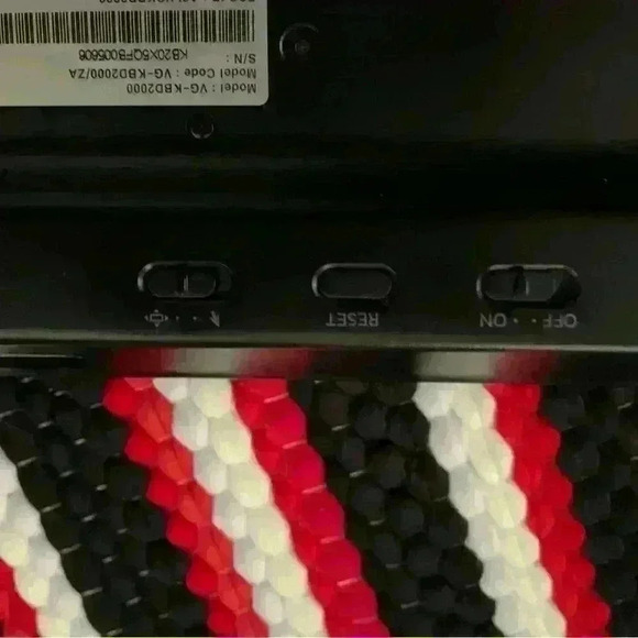 Samsung Bluetooth Keyboard with remote functionality & track pad. 2AA batteries - Picture 2 of 6